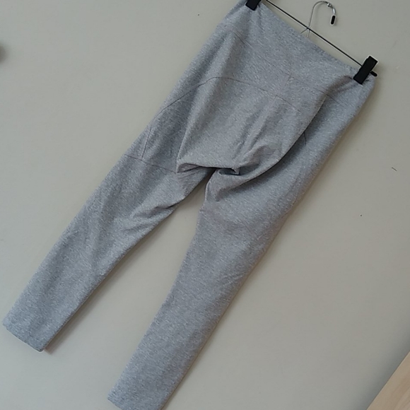 Outdoor Voices 7/8 Warmup Legging in Dove - Picture 5 of 12